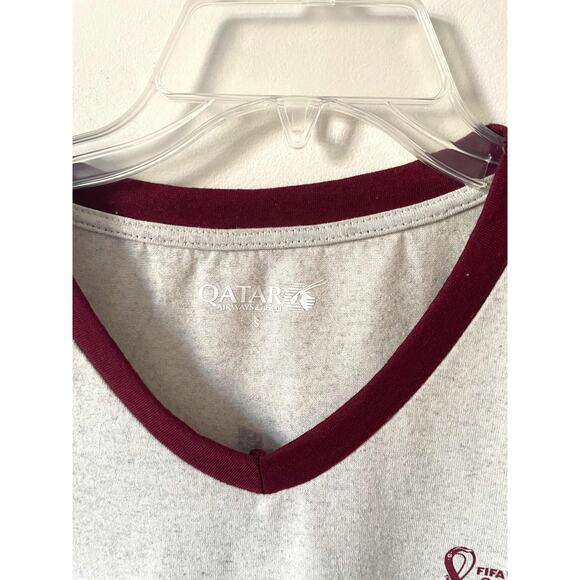 Qatar Airlines World Cup 2022 V-Neck T-Shirt Gray Maroon Size Small - Picture 6 of 7